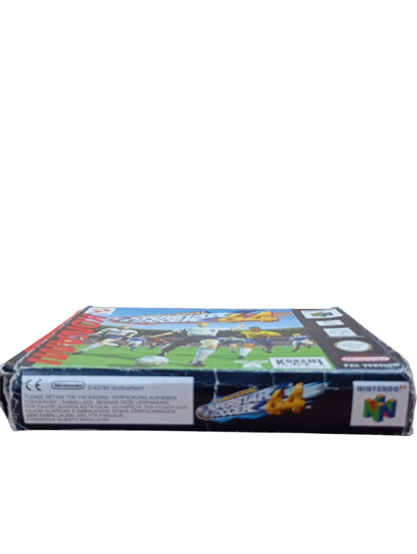 International Superstar Soccer 64 en boîte