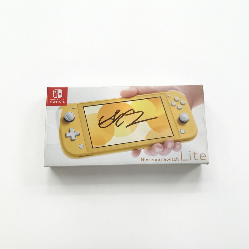 Console nintendo switch light en boite avec chargeur