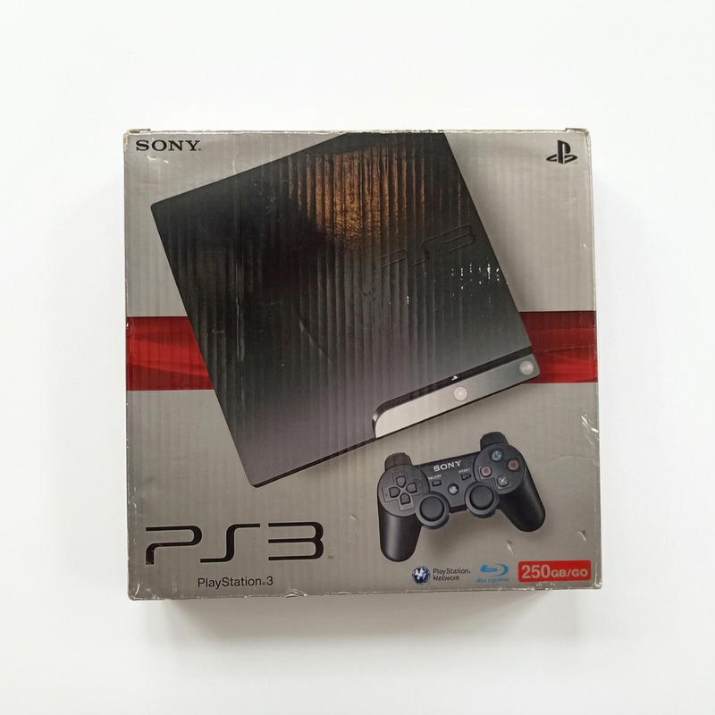 Console PS3 en boite avec manette et câble